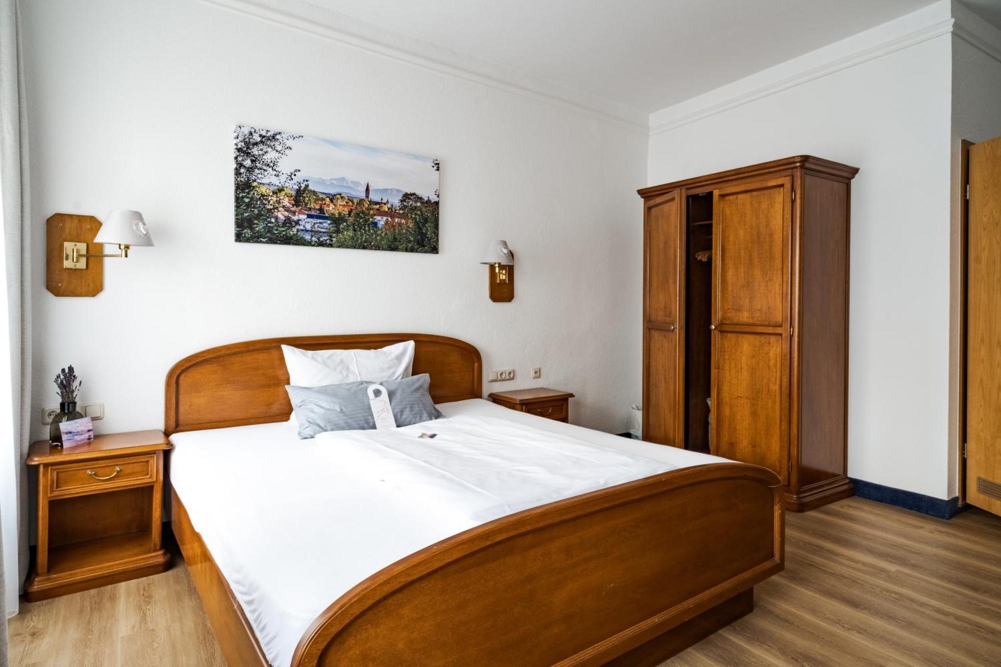 Hotel Goldener Hirsch Kaufbeuren Buitenkant foto