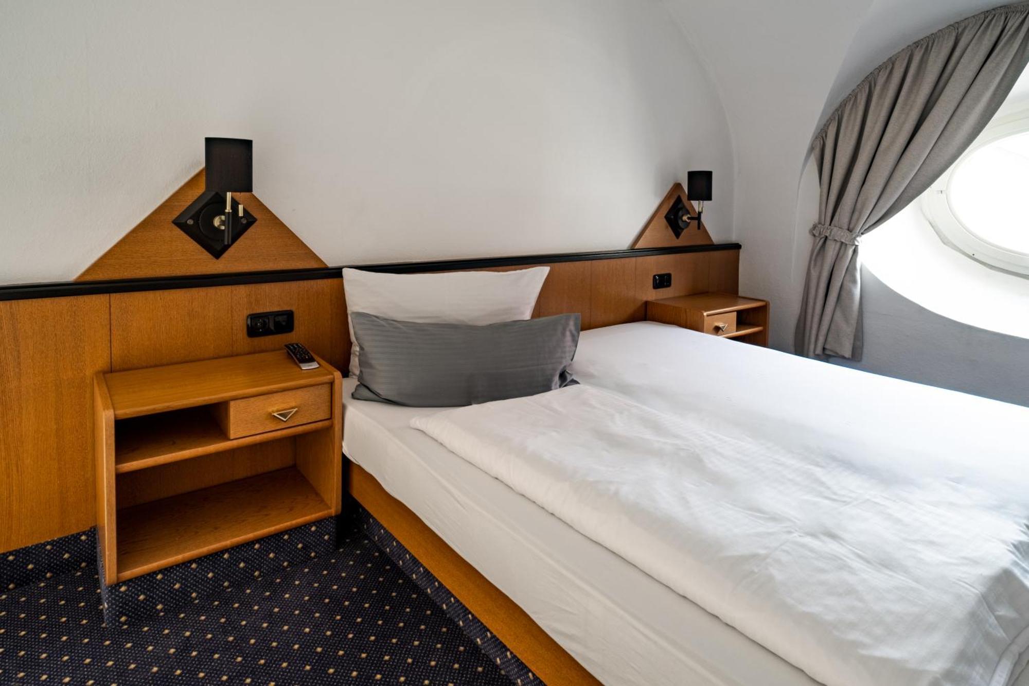 Hotel Goldener Hirsch Kaufbeuren Buitenkant foto